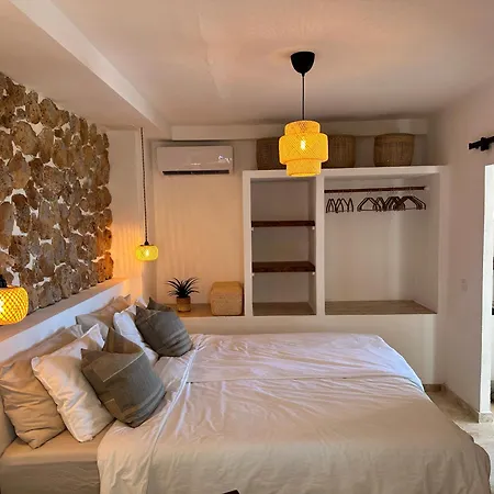 Palm Leaf Mogan Apartment